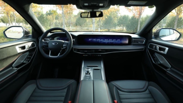 兼顾豪华+性能+智能的中大型SUV，40万内只有探险者能做到？