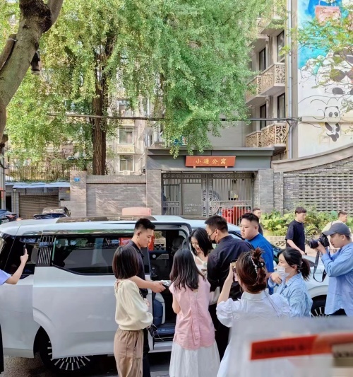 高圆圆等明星群体为何偏爱极氪009，除了舒适，还有它足够安全