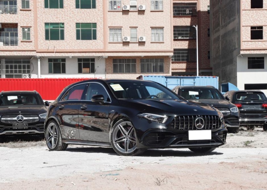 传统大厂的性能车，奔驰AMG A45，属于入门的AMG车型