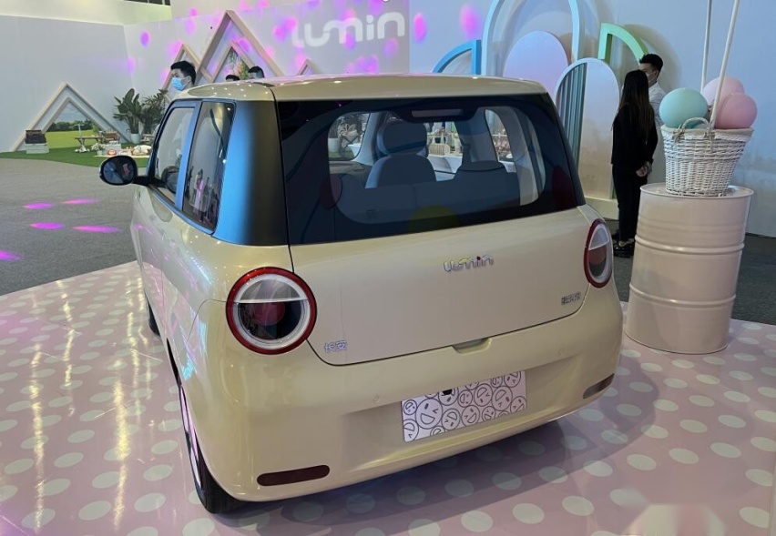 征战微型车市场，正面硬刚宏光MINI EV，长安LUMIN正式亮相