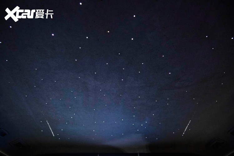 都要打埃尔法，两款高端MPV前后脚上市，50万起步！