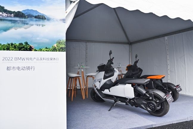 Cars01试驾丨电力全开，试驾体验宝马全系电动车