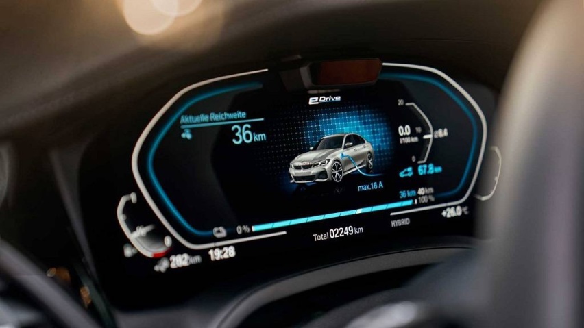 bmw-330e-2019 (3).jpg