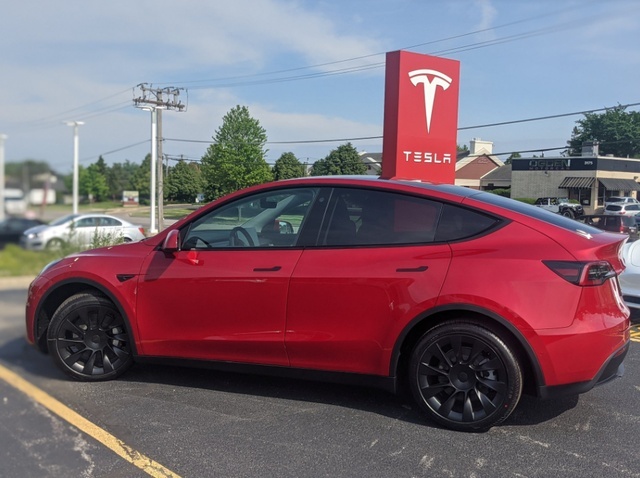 华为智界第二款车曝光，对标特斯拉Model Y，有戏吗？