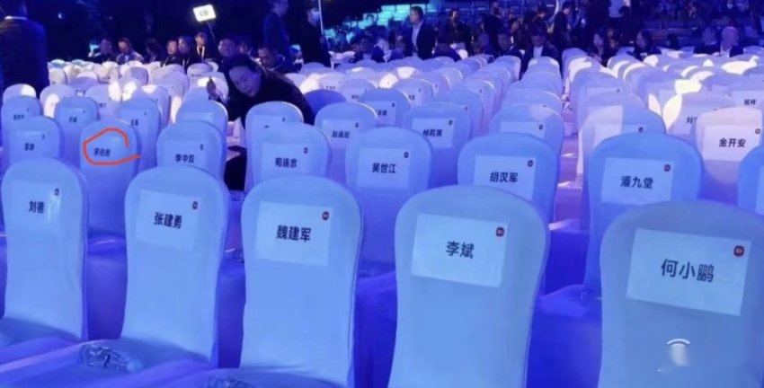 雷军一夜封神！SU7全年产能卖光，高管连夜回厂加班！黄牛纷纷开抢