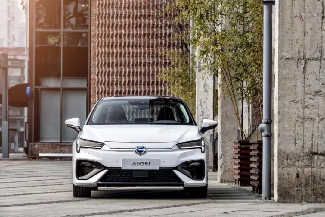 钟观 | 与泊来的Model 3相比，“深度定制”的Aion
