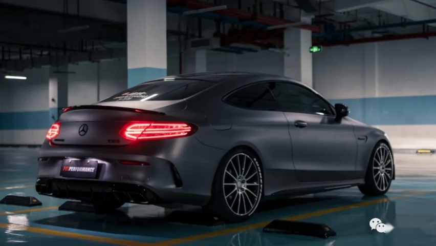 赶在过年前换奔驰C Coupe，加班加点割完宽体快乐过新年