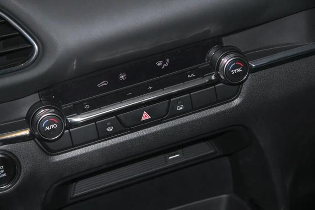 实拍Mazda CX-30：15万级“最美”SUV正式登场