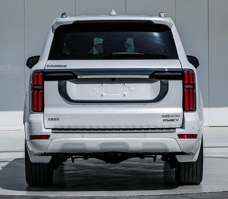 买硬派SUV 选坦克500 Hi4-T还是福特探险者昆仑巅峰版？