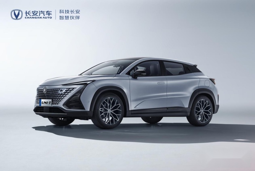 终于换上2.0T！新款长安UNI-T曝光，新增配色，动力才是亮点