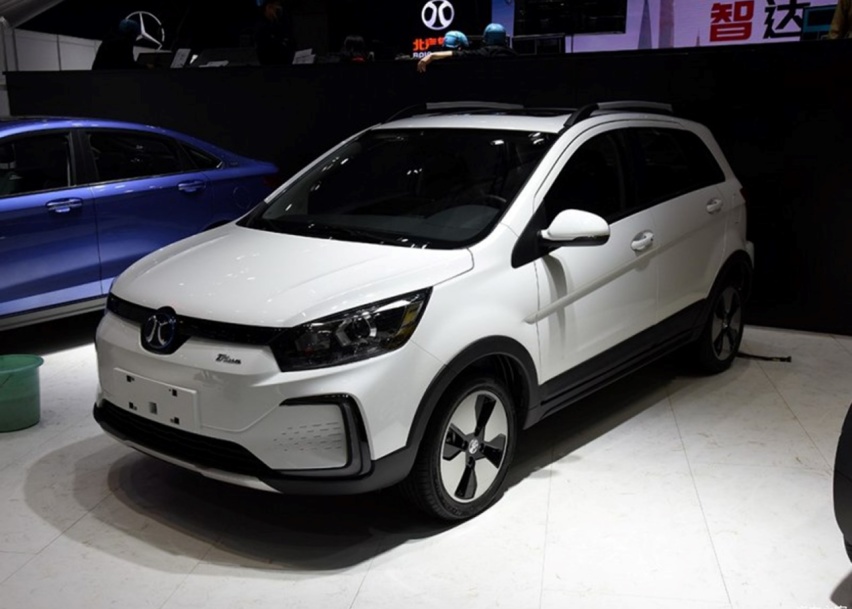 北汽小型纯电SUV，续航403km，官宣承诺8年质保