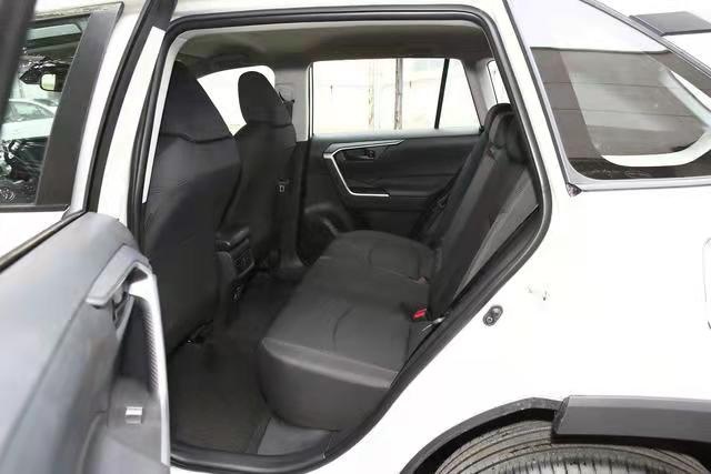 详解RAV4荣放：空间宽敞，高颜值，2.0L发动机+CVT