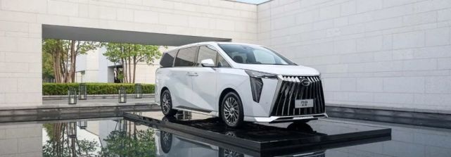 30万+最卷豪华MPV天团，别克GL8、丰田赛那、传祺M8宗师混战