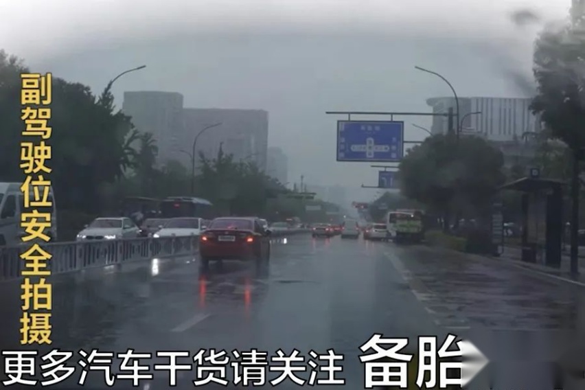 雨雪天开车，为什么总感觉格外刺眼