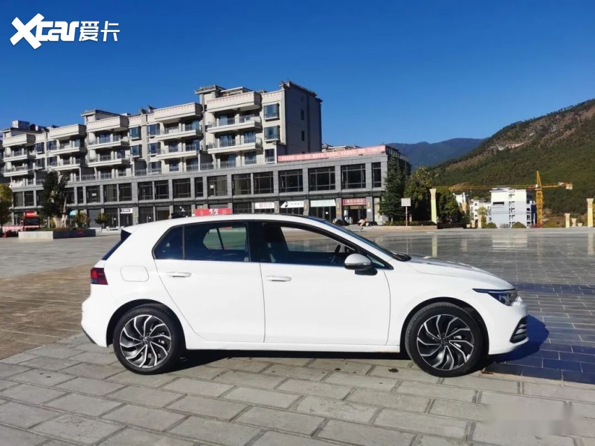 6711月9号提的高尔夫8,白色中配pro,据4s店的人说我是