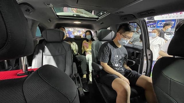 为什么这么多人舔爆丰田赛那？车展实测空间大or小