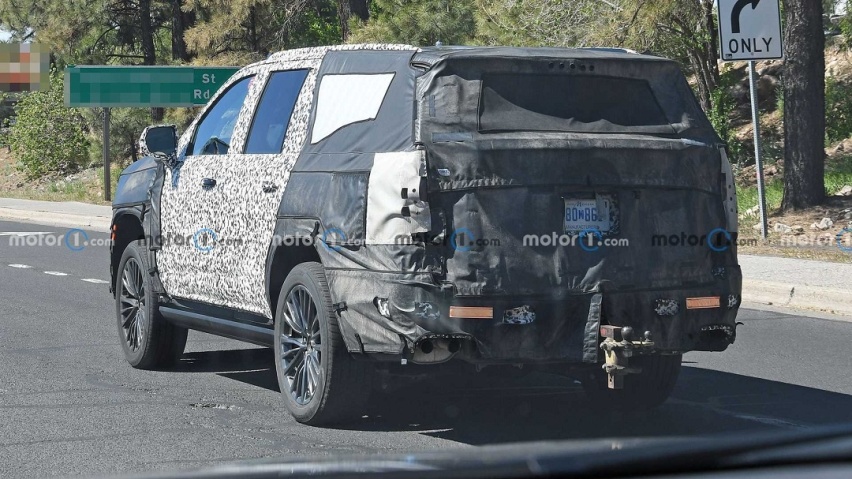 cadillac-escalade-v-rear-view-spy-photo.jpg