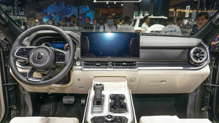 又帅又能打的中大型越野SUV 坦克400 Hi4-T预售价28.5万元