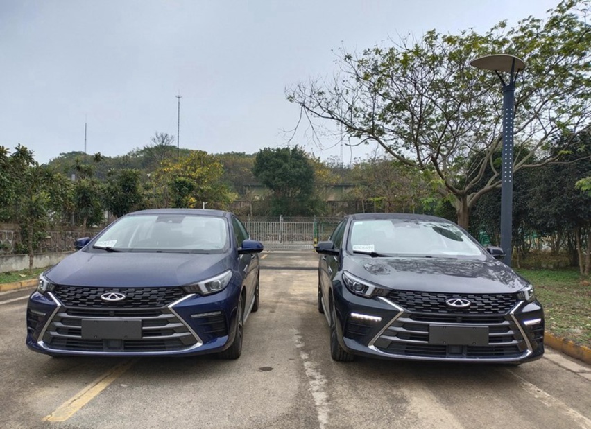 奇瑞终于造了辆高颜值轿车，两种前脸，入门高配，预售7.49万