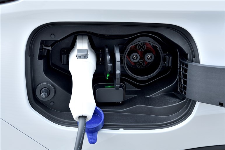 30万在日本能买什么样的新能源车？看看插电式混合动力三菱欧蓝德