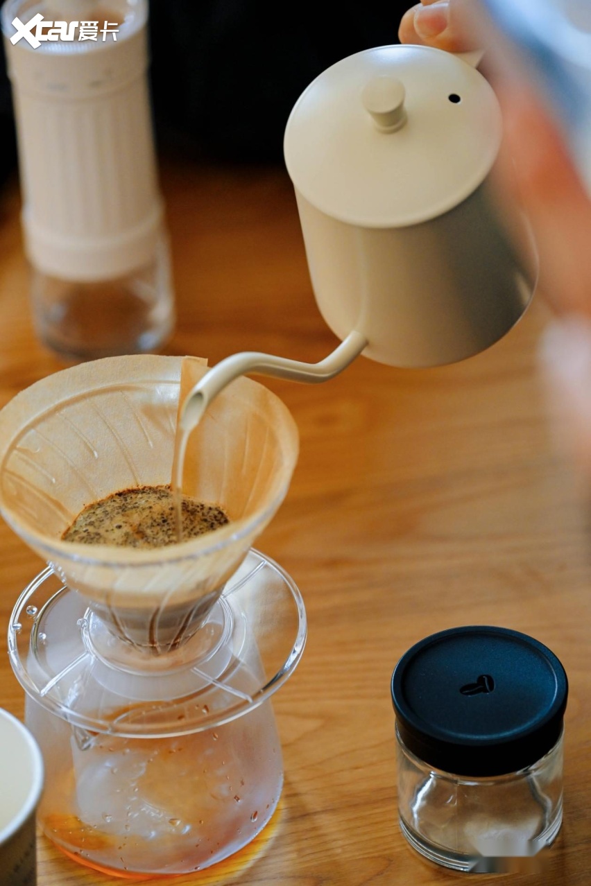 咖啡香里的出行哲学,林肯飞行家定义“舒服搭子”