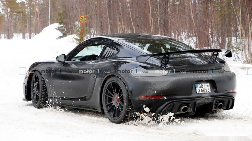 保时捷718 Cayman GT4 RS谍照，套件优化