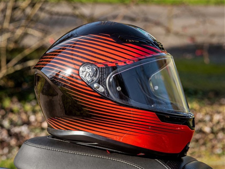 最轻的公路盔之一 AGV K6头盔外媒测评