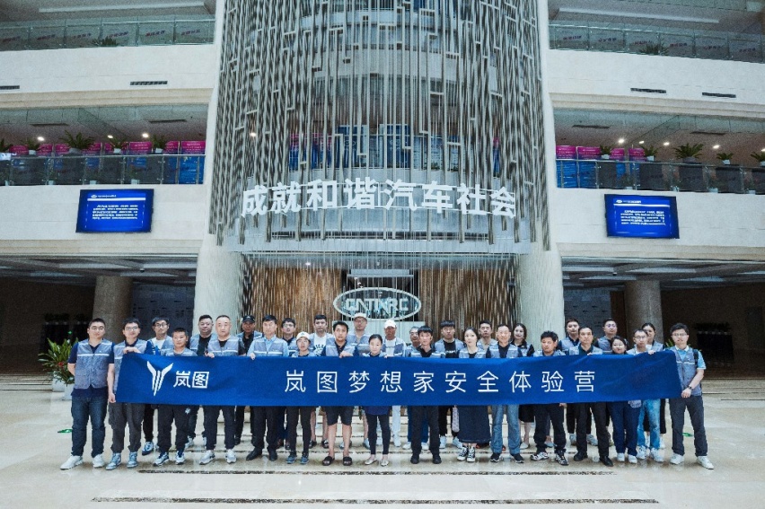带上用户去C-NCAP现场，岚图梦想家能否获得五星安全评价？