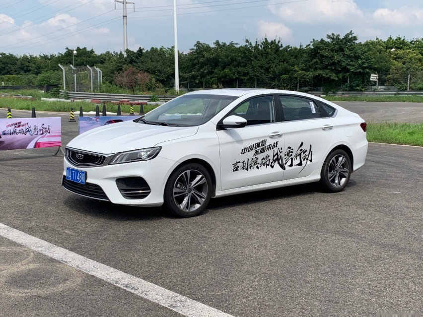 在赛道上攻弯时，吉利缤瑞1.4T车型的表现如何