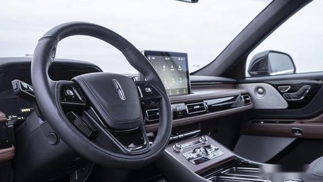 3分钟看车圈：顶级SUV 劳斯莱斯库里南定制版预告图发布