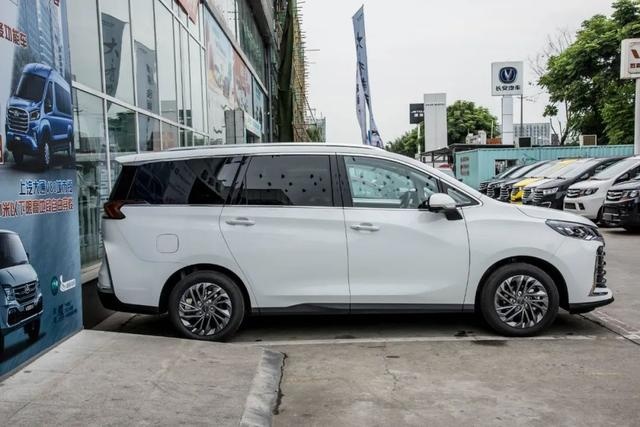 实拍上汽大通MAXUS G50 PLUS：15万级「全家快乐车」