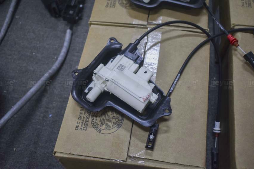 20款奔驰GLS450升级原厂电吸门，关门更优雅更静音，赞