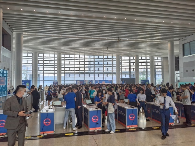 探馆重庆车展：没了购置税减半，只有燃油车的老品牌应该怎么办？