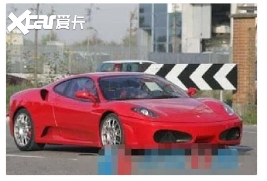车比人帅！萧亚轩开豪车接小男友引热议