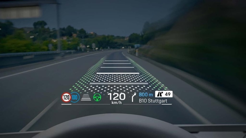 三块大屏+AR HUD 保时捷Macan EV内饰曝光 或明年初上市