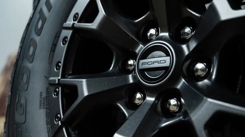 没有传说的V8，福特发布第三代F-150猛禽，后悬架变化最大