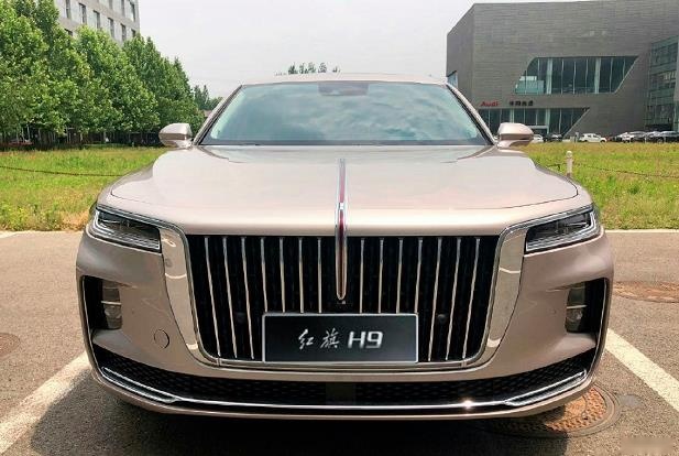 红旗H9实车现身，流金沙外观更高级，配空前悬挂+全景天窗