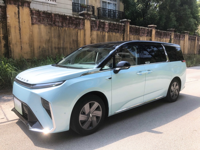 新能源+MPV豪华体验,试驾上汽大通MAXUS MIFA 9