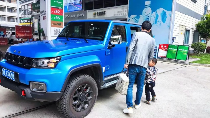 BJ40刀锋英雄柴油版春游踏青，轻松越野油耗还超低？