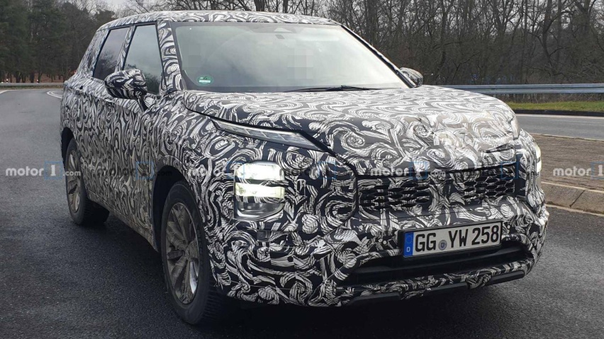 2021-mitsubishi-outlander-spy-photos.jpg