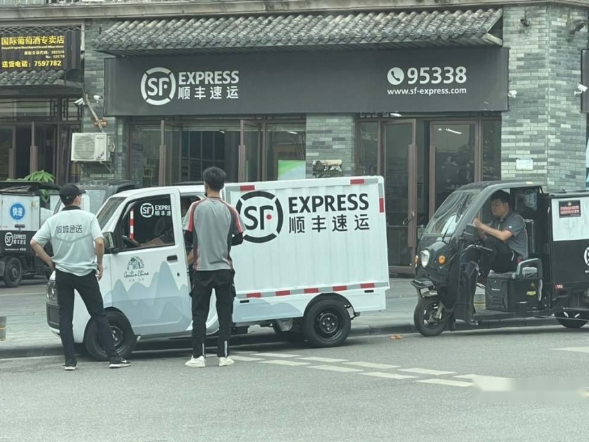 五菱E10谍照曝光，超萌的快递专用小车