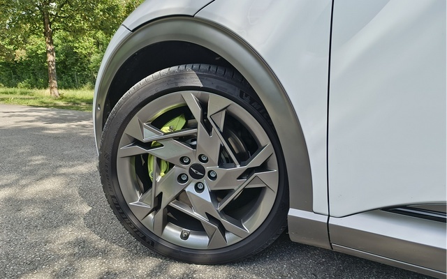 国内首发评测捷尼赛思GV60：求解电动车时代Modern Luxury