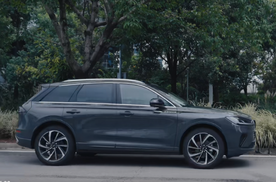 看完《亦舞之城》被种草，王泽远的深情，都藏在车里了