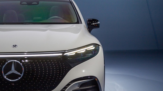 一百多万买奔驰EQS SUV，大型SUV可选7座还能越野，值不值？