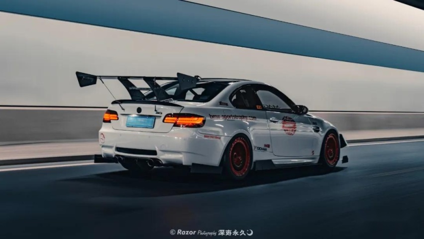 战斗格宝马M3 E92上路，感受下4.0升V8大排自吸的魅力