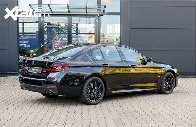 宝马540i搭载3.0升双涡轮增压V6发动机 国内指导价60.39万起