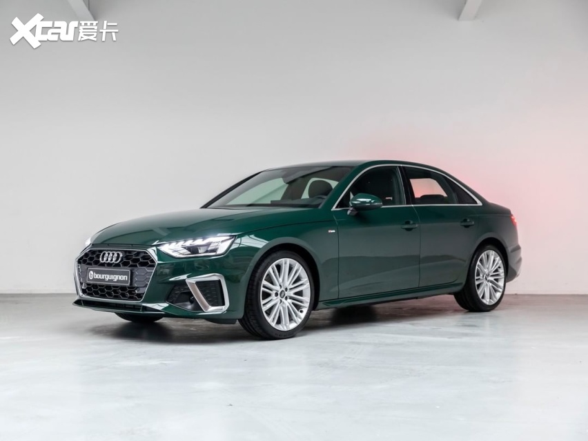 新款奥迪a4三厢版实车 绿色的很帅气