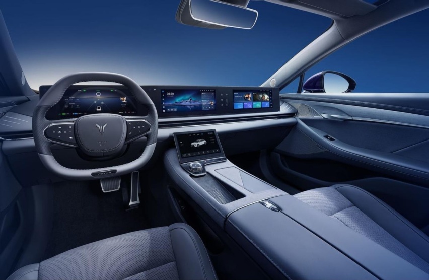 岚图追光PHEV 颠覆传统 定义混动轿车新未来