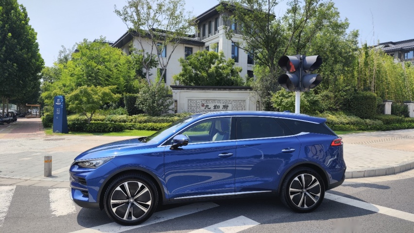 6座布局/4.4秒破百 试驾2022款唐EV 诚意满满的家用车
