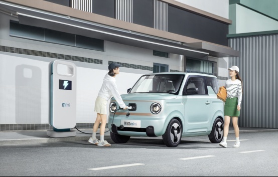 “国宝级”微型电车吉利熊猫mini正式上市  3.99万元认养回家